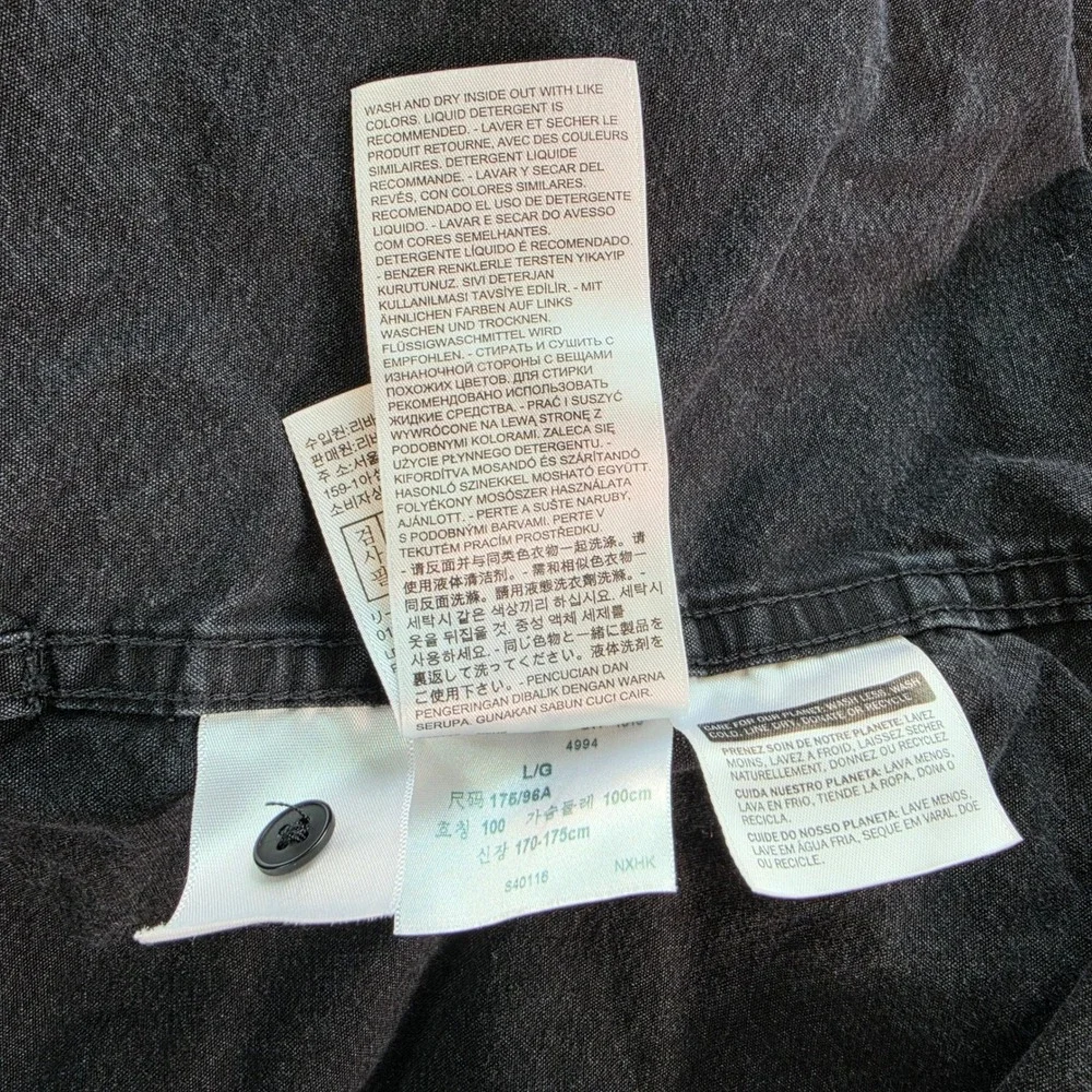 Levis levis button